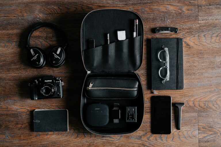Travel Light: Best Accessories for Minimalist Travelers